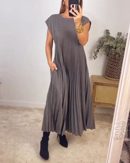 Women's Pleated Dress - Flowing Midi/Maxi Length - Round Neck - Cap Sleeves - With Pockets