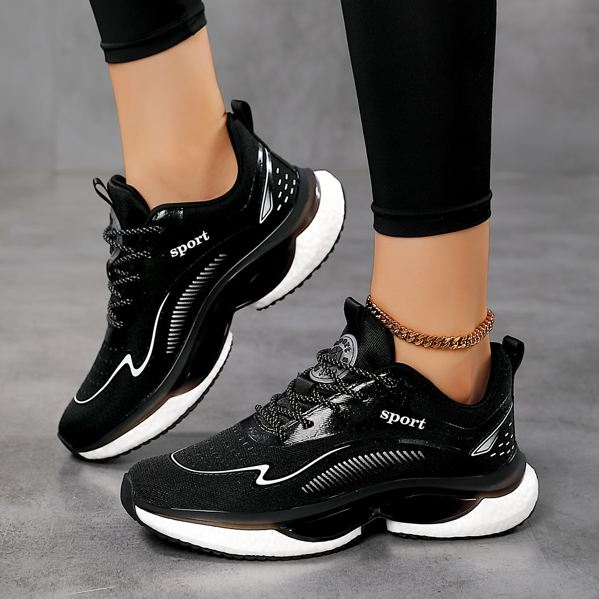 Sports sneakers with cushioned sole for women