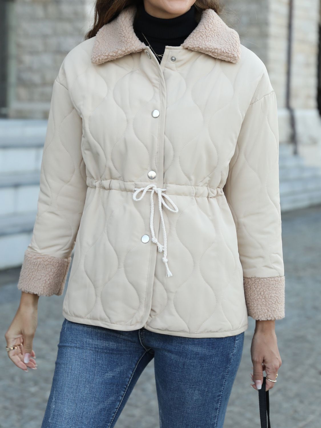 Women's jacket with collar and snap button closure