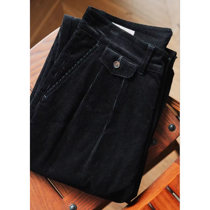 Men's corduroy pants with relaxed fit and high waist