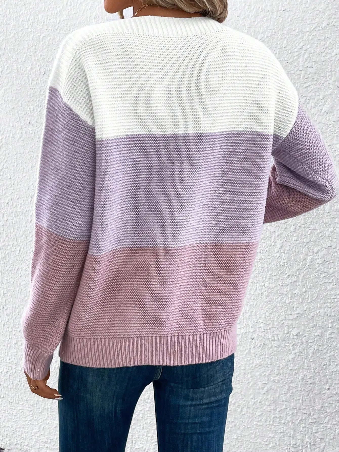 Women's long arm knit sweater with round neckline