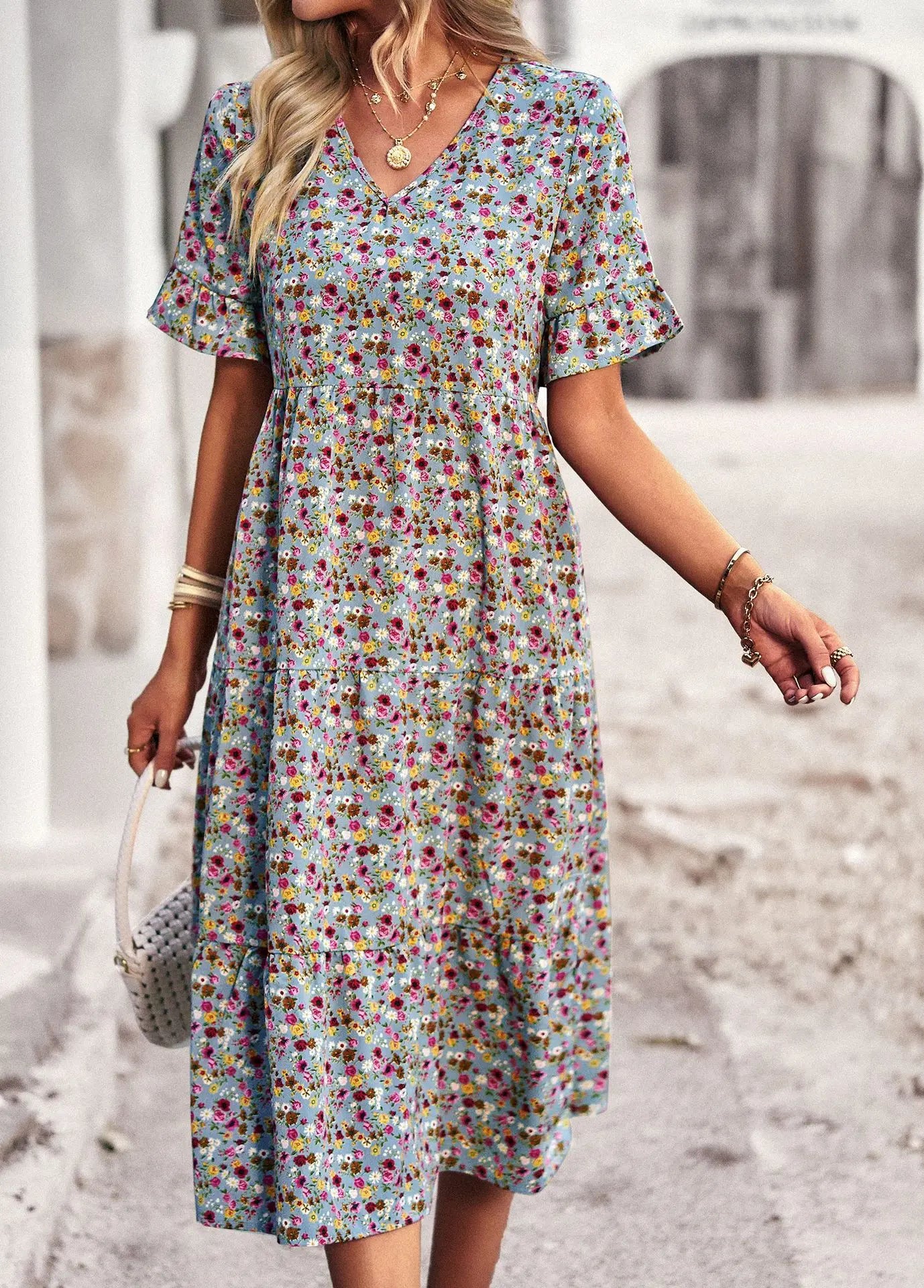 Floral Print Dress with Short Sleeves and V-Neck in Lightweight Fabric