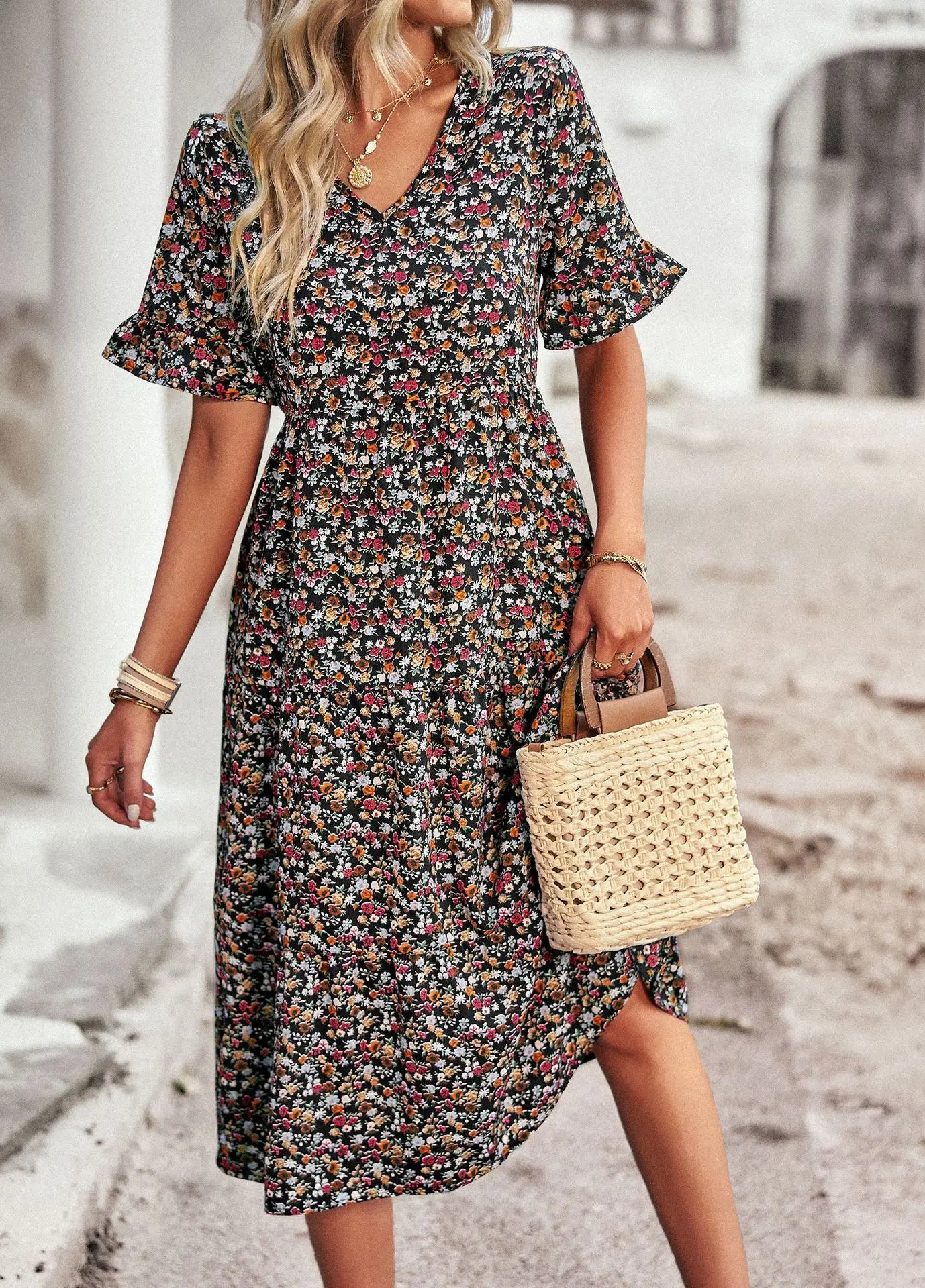 Floral Print Dress with Short Sleeves and V-Neck in Lightweight Fabric