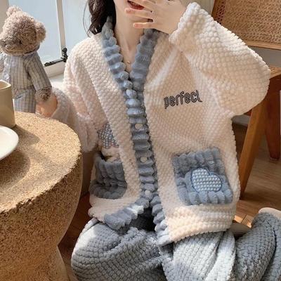 Women's warm and comfortable pajamas set