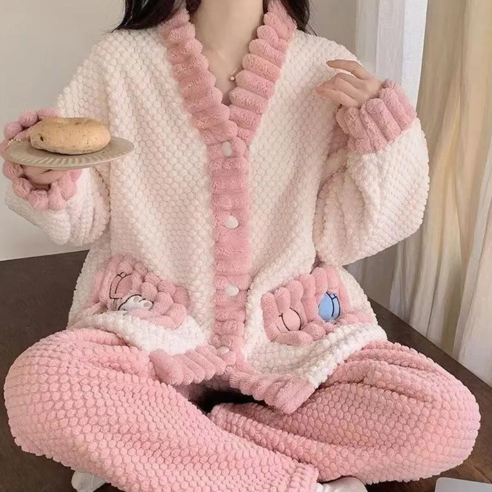 Women's warm and comfortable pajamas set