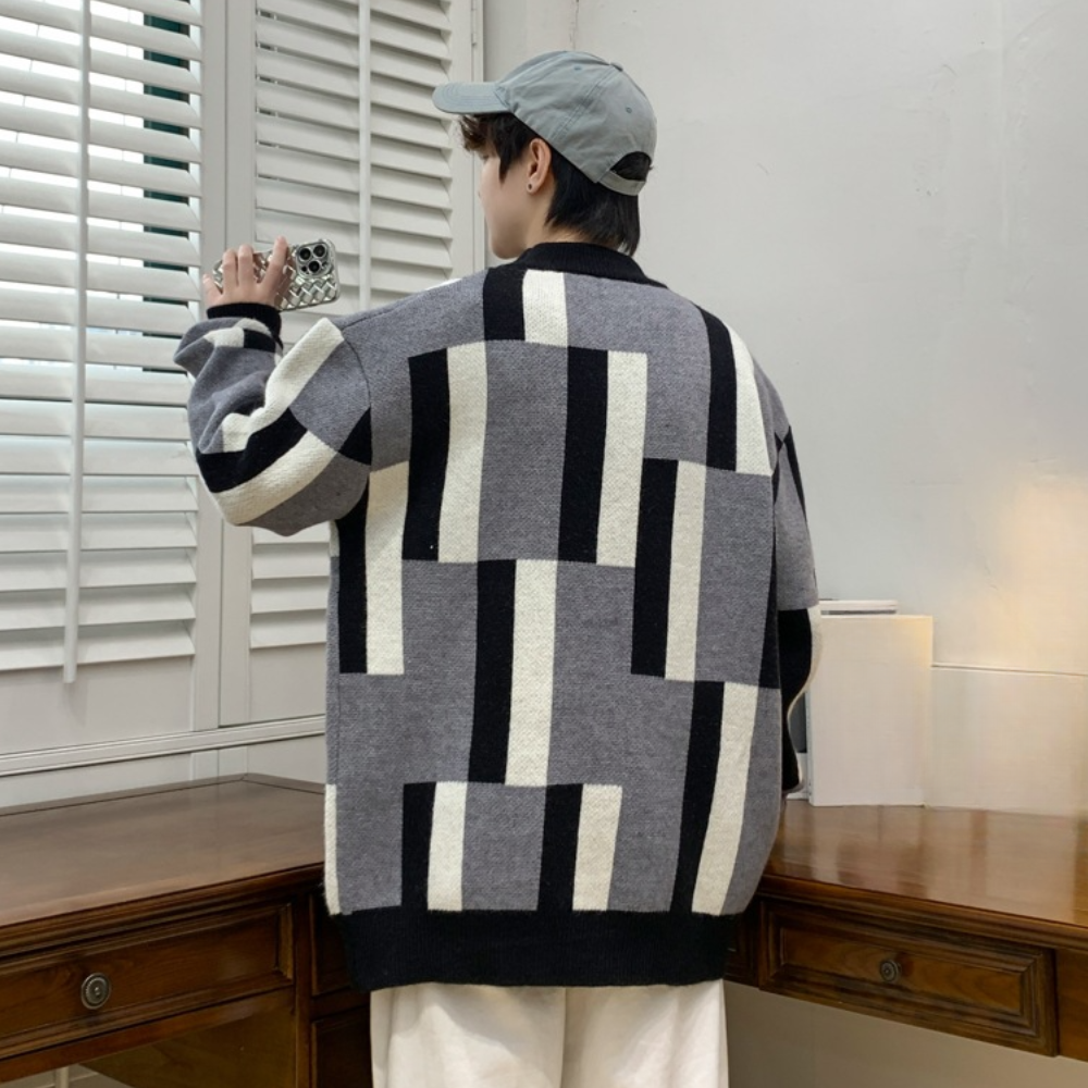 Men's sweater with fashionable color block design