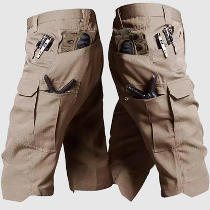 Men's wilderness camouflage shorts with pockets