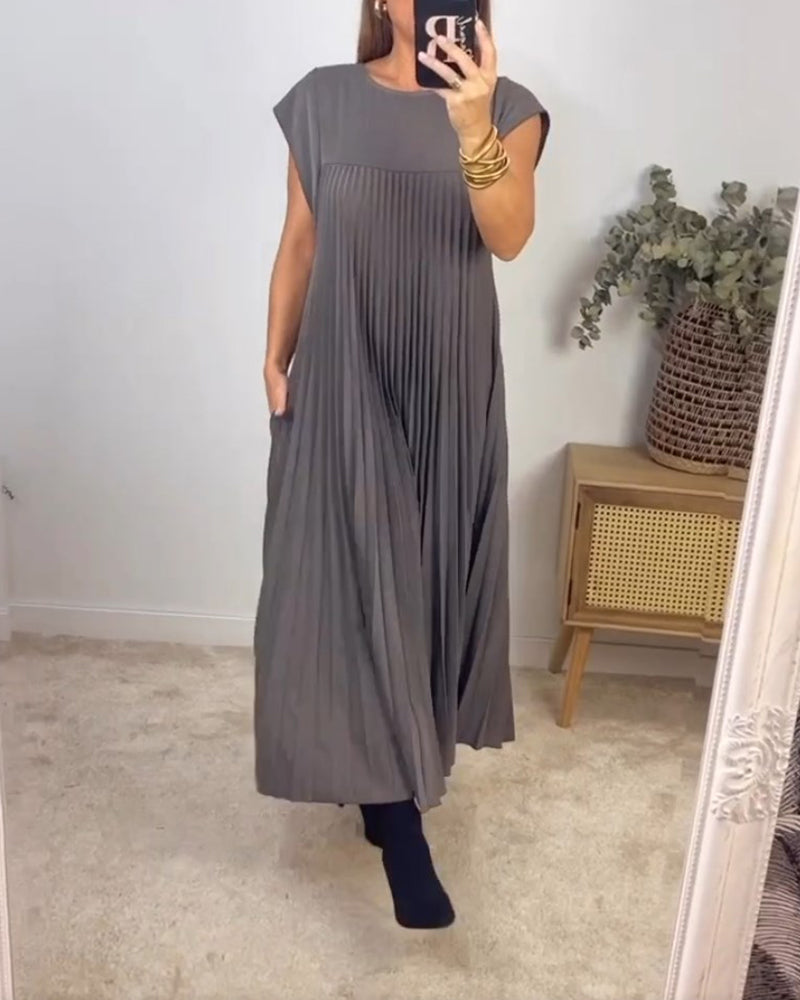 Women's Pleated Dress - Flowing Midi/Maxi Length - Round Neck - Cap Sleeves - With Pockets