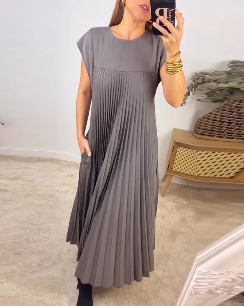 Women's Pleated Dress - Flowing Midi/Maxi Length - Round Neck - Cap Sleeves - With Pockets