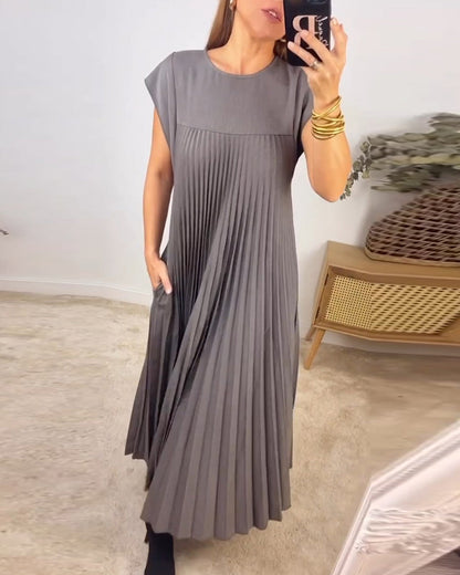 Women's Pleated Dress - Flowing Midi/Maxi Length - Round Neck - Cap Sleeves - With Pockets