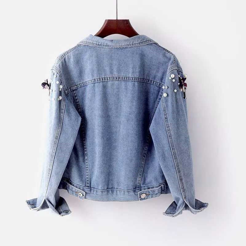 Women's eye-catching denim jacket