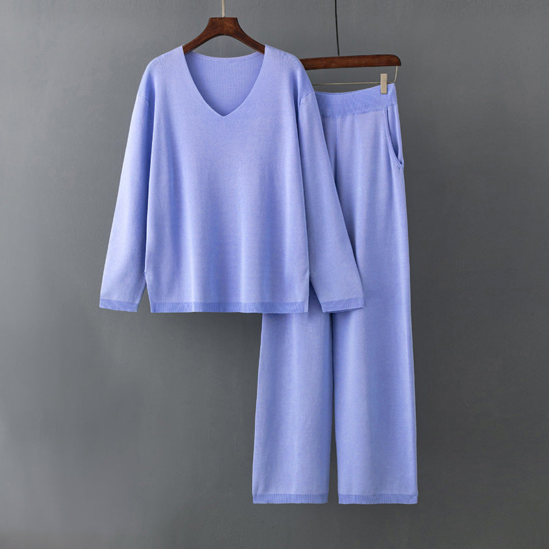 Women's Lounge Set - V-Neck Long Sleeve Top - Wide-Leg Trousers with Pockets