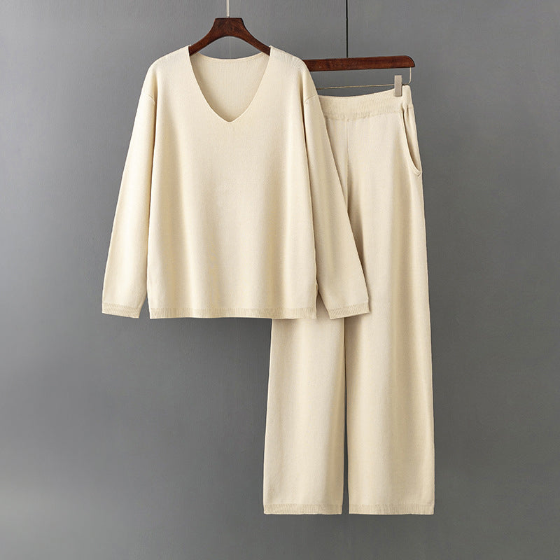 Women's Lounge Set - V-Neck Long Sleeve Top - Wide-Leg Trousers with Pockets