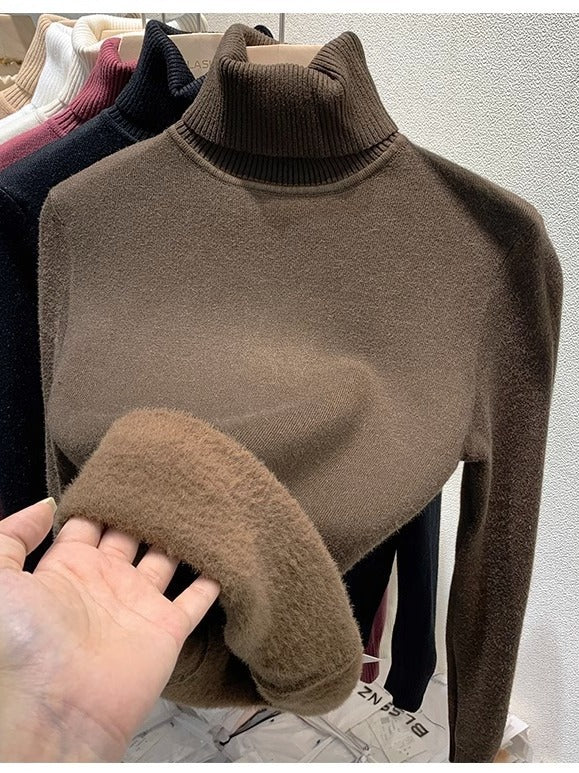 Women's turtleneck sweater with velvet lining