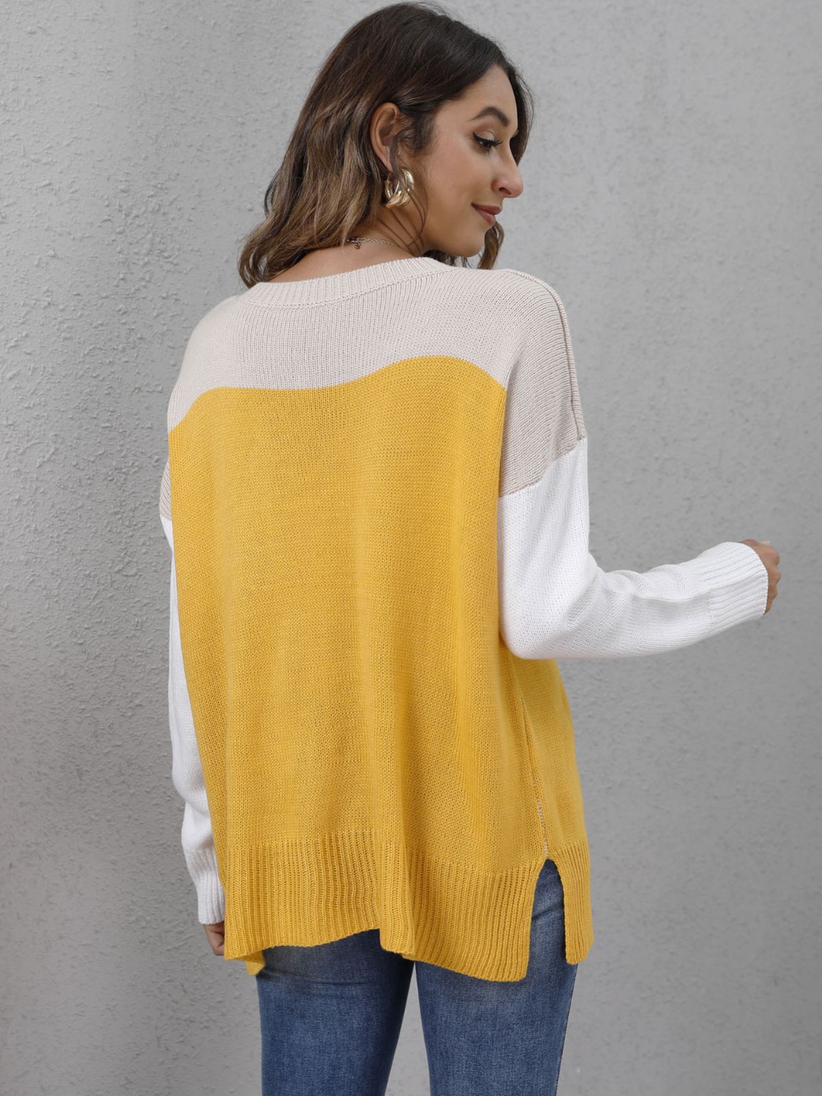 Women's Knit Sweater - Relaxed Fit - Long Sleeve - Round Neck - Colour Block Design