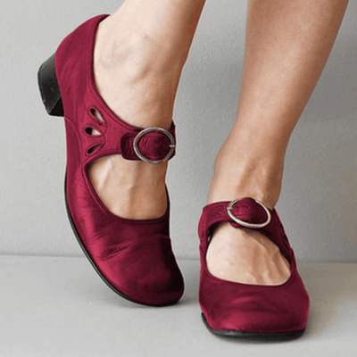 Women’s Sandals – Closed Toe – Low Heel – Adjustable Strap – Cut-Out Design