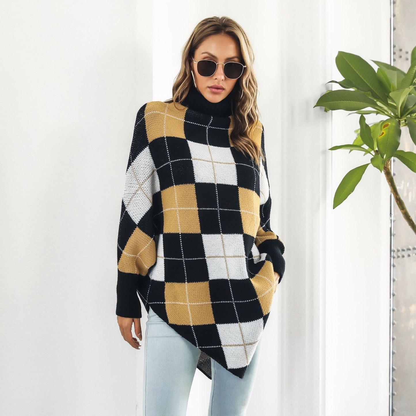 Women's checked poncho with collar and dolman sleeves