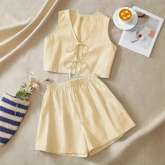 Women’s Matching Set – Sleeveless Crop Top with Tie Front – High-Waisted Elastic Shorts