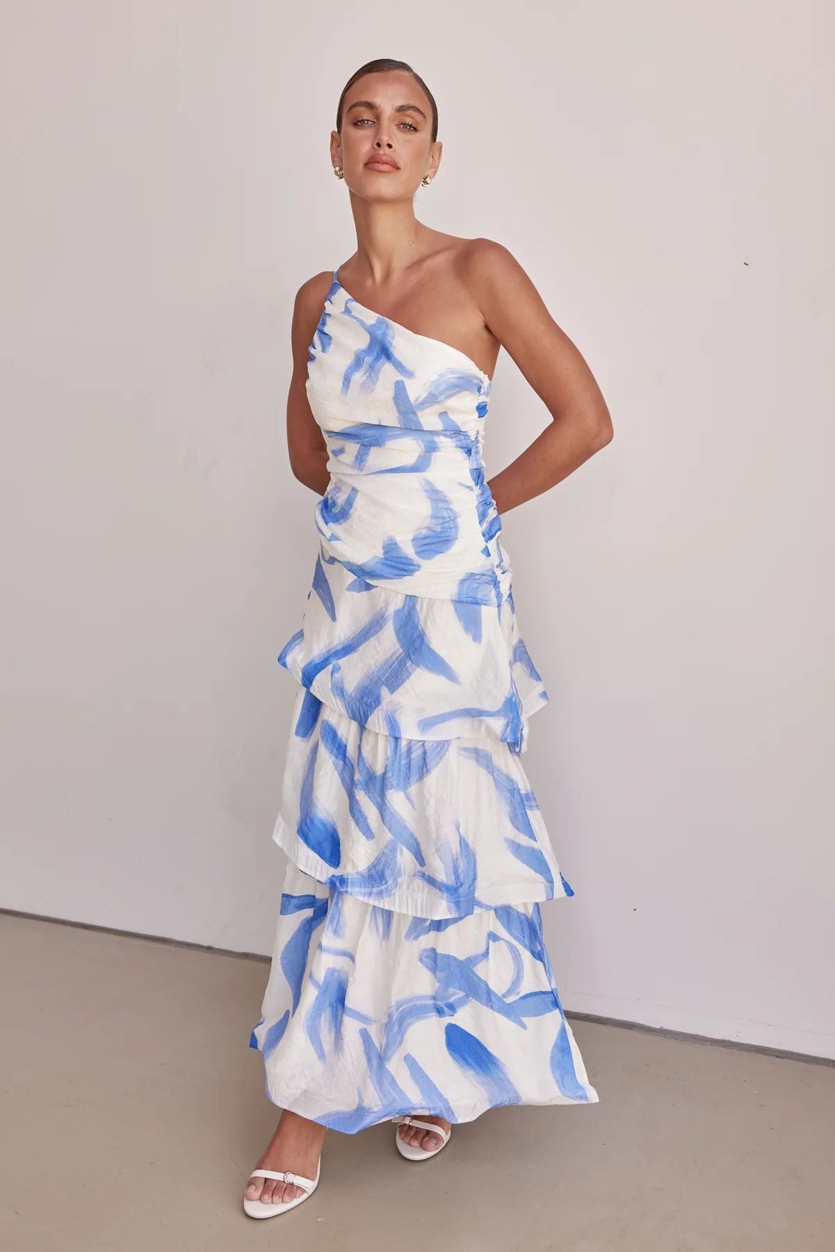 Women’s Maxi Dress – One-Shoulder – Ruched Bodice – Tiered A-Line – Abstract Print