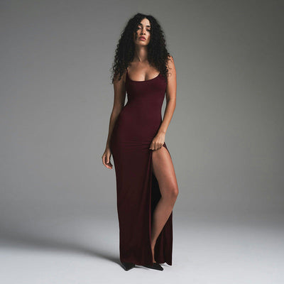 Women’s Maxi Dress – Slim Fit – Scoop Neck – Spaghetti Straps – High Slit Backless