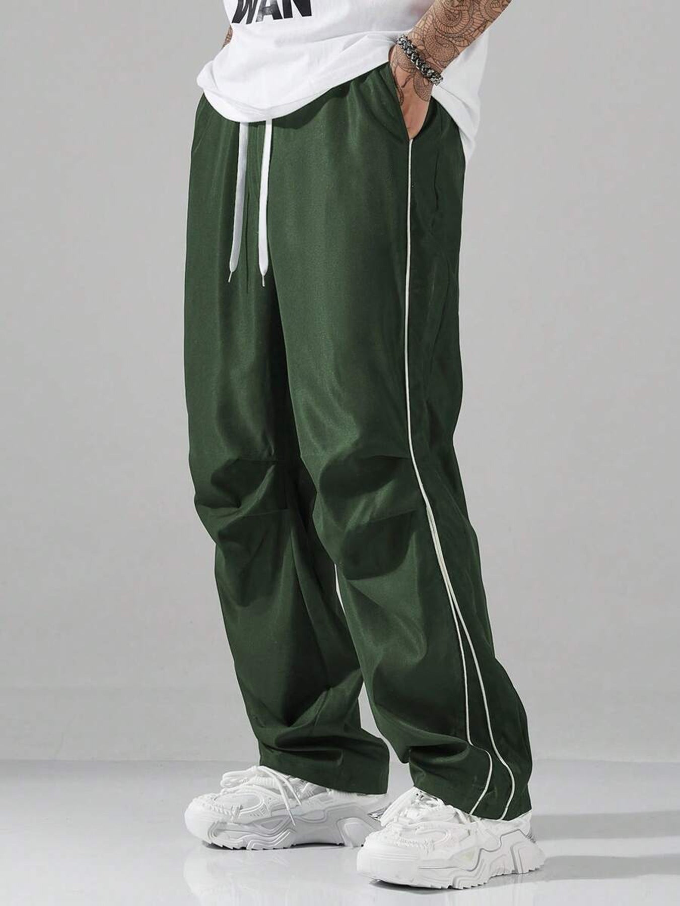 Men’s Cargo Pants – Relaxed Fit – Drawstring Waist – Side Pockets – Streetwear Style