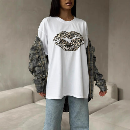 Women’s T-Shirt – Loose Fit – Cotton Blend – Leopard Lips Graphic – Crew Neck – Short Sleeve