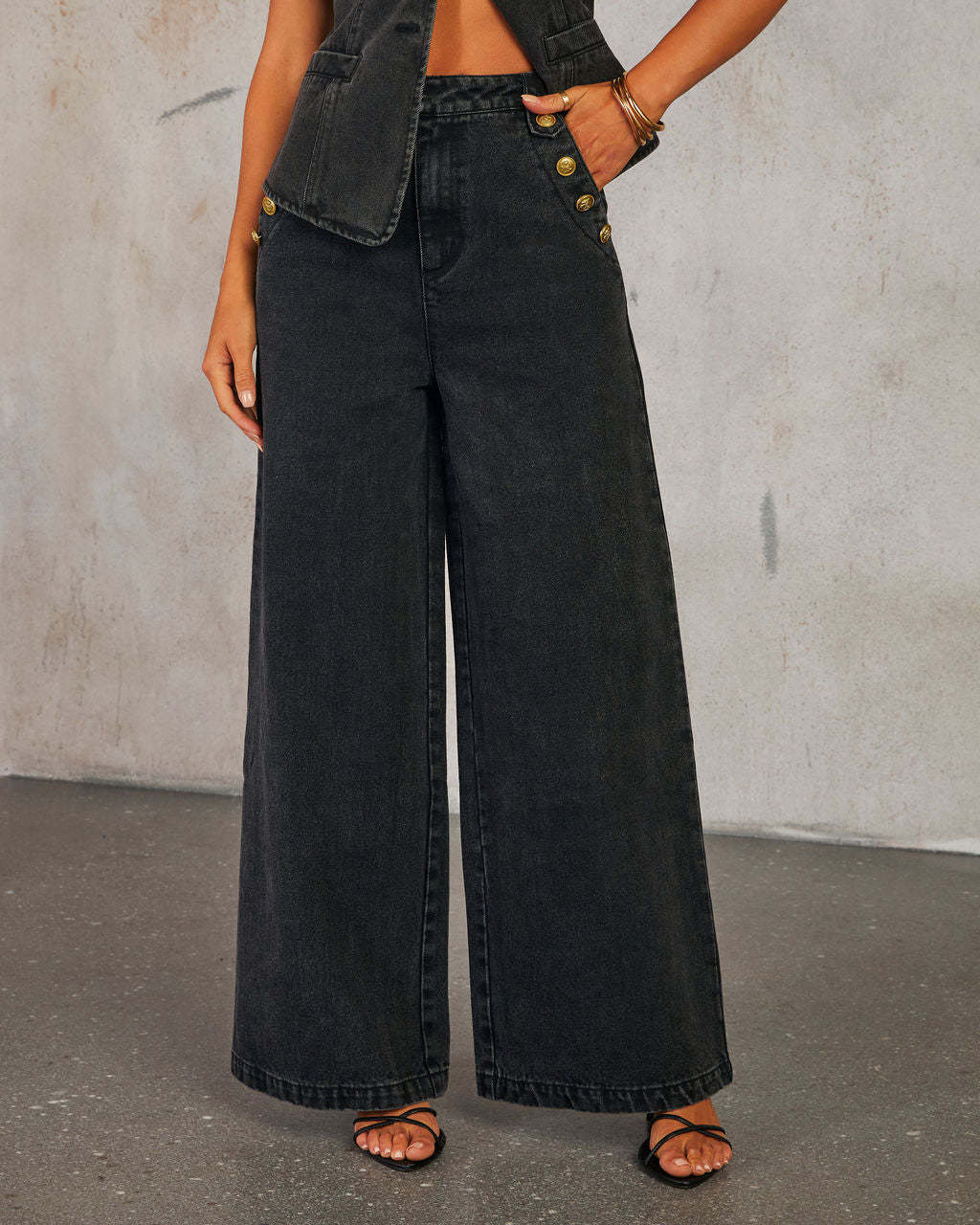 Women’s Denim Vest – Tailored Fit – Button-Down – Structured Waist-Length Style