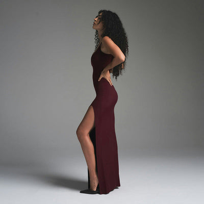 Women’s Maxi Dress – Slim Fit – Scoop Neck – Spaghetti Straps – High Slit Backless