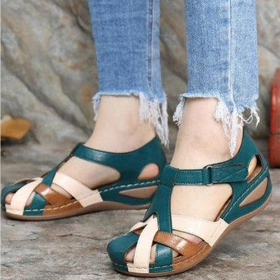 Women’s Sandals – Low Wedge Heel – Crisscross Strap – Cut-Out Detail – Open Toe