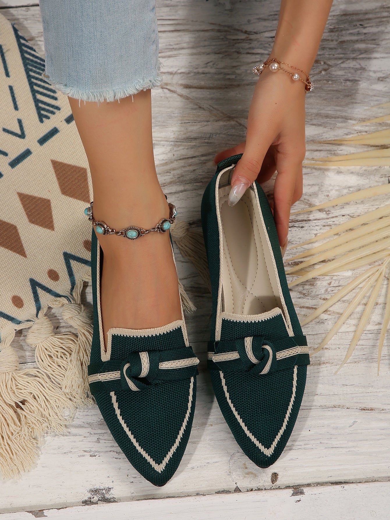 Women’s Flat Shoes – Pointed Toe – Soft Knit – Slip-On with Knot Detail – Versatile Fit