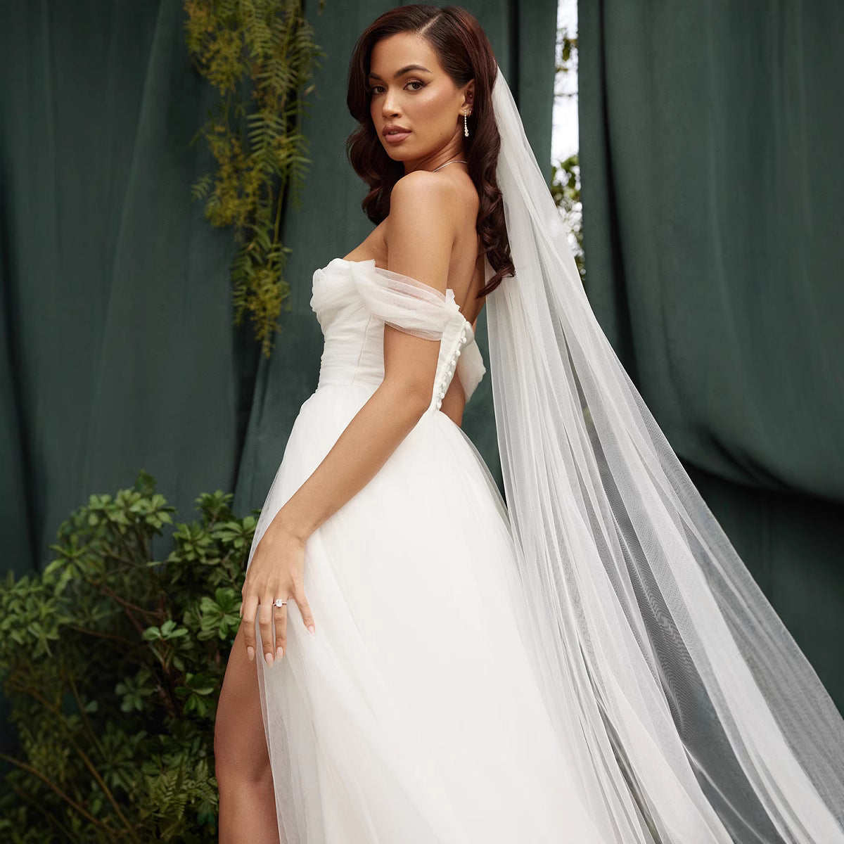 Women’s Bridal Gown – Tulle A-Line – Sweetheart Neckline – Off-Shoulder Train