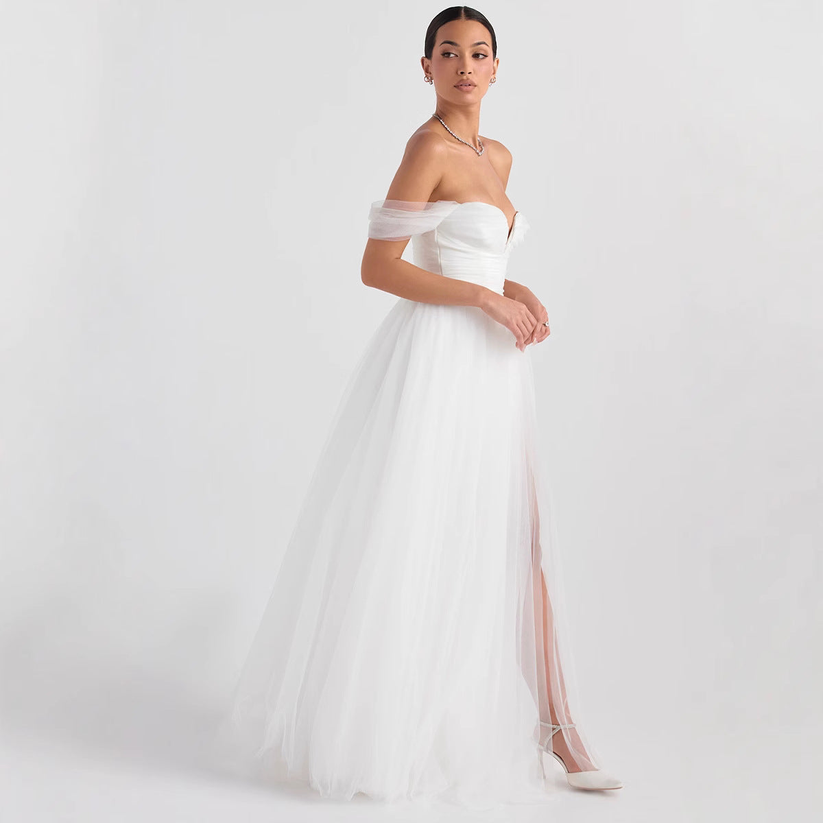 Women’s Bridal Gown – Tulle A-Line – Sweetheart Neckline – Off-Shoulder Train