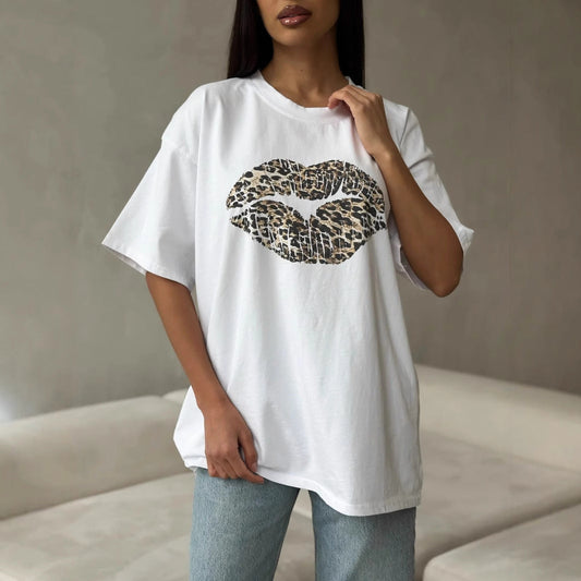 Women’s T-Shirt – Loose Fit – Cotton Blend – Leopard Lips Graphic – Crew Neck – Short Sleeve