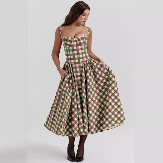 Women’s Maxi Dress – Checkered Pattern – Fitted Bodice – Flowing Skirt – With Pockets