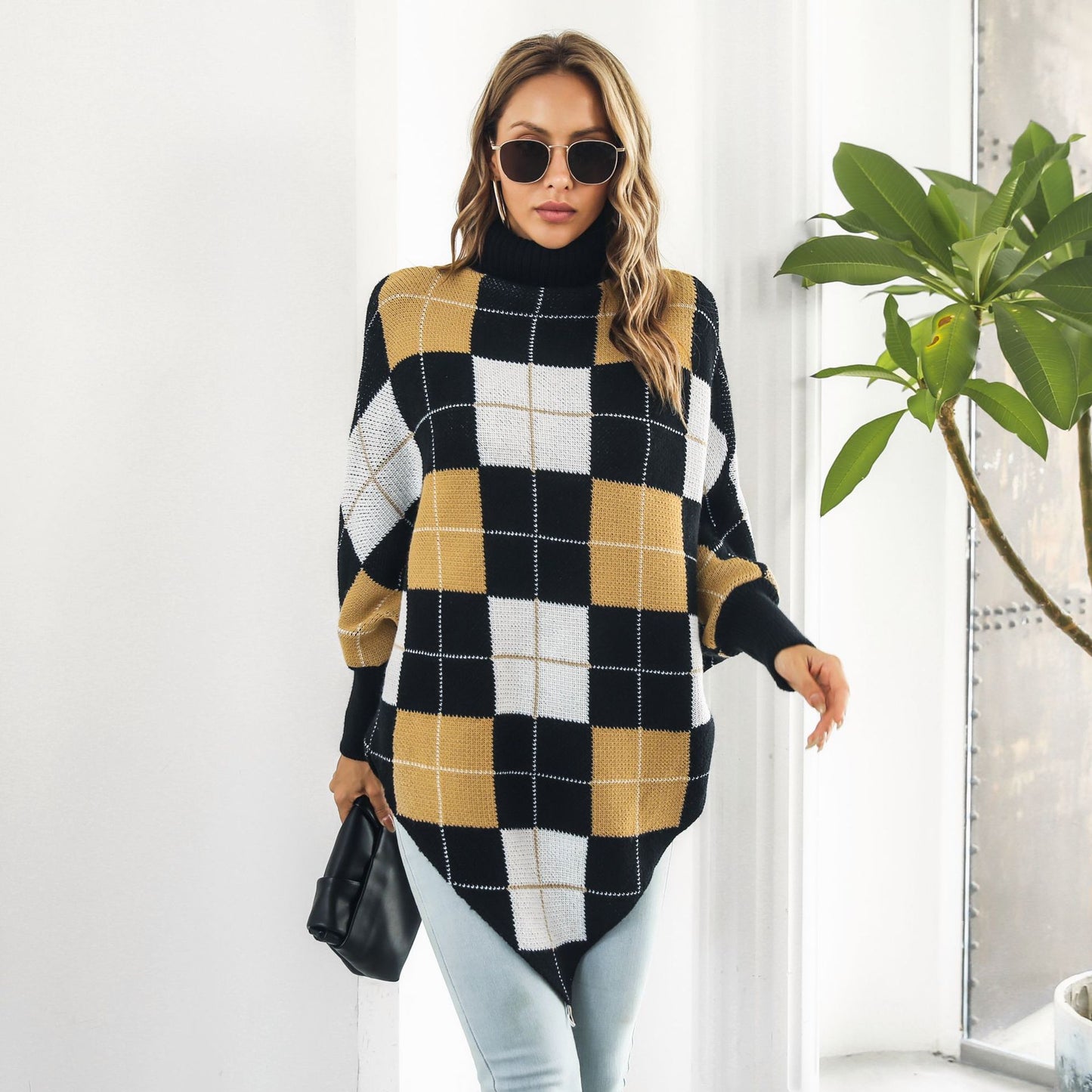 Women's checked poncho with collar and dolman sleeves