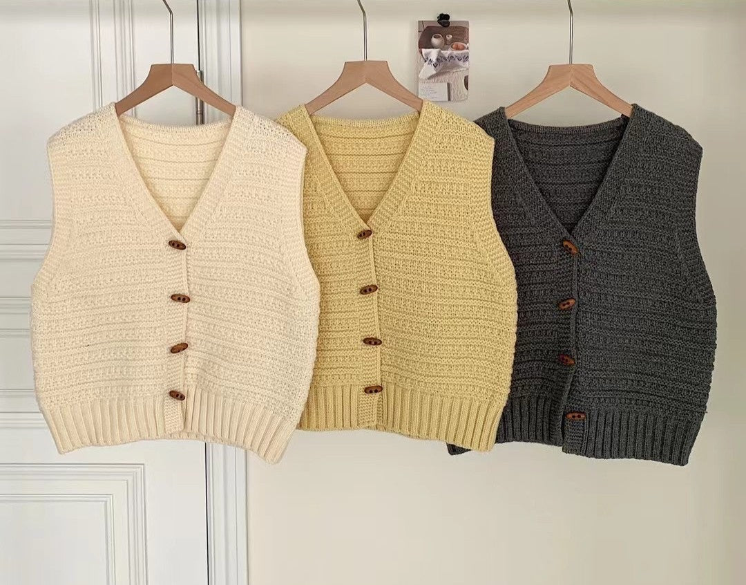 Women’s Sleeveless Knit Cardigan – Button-Front – Chic Casual Look