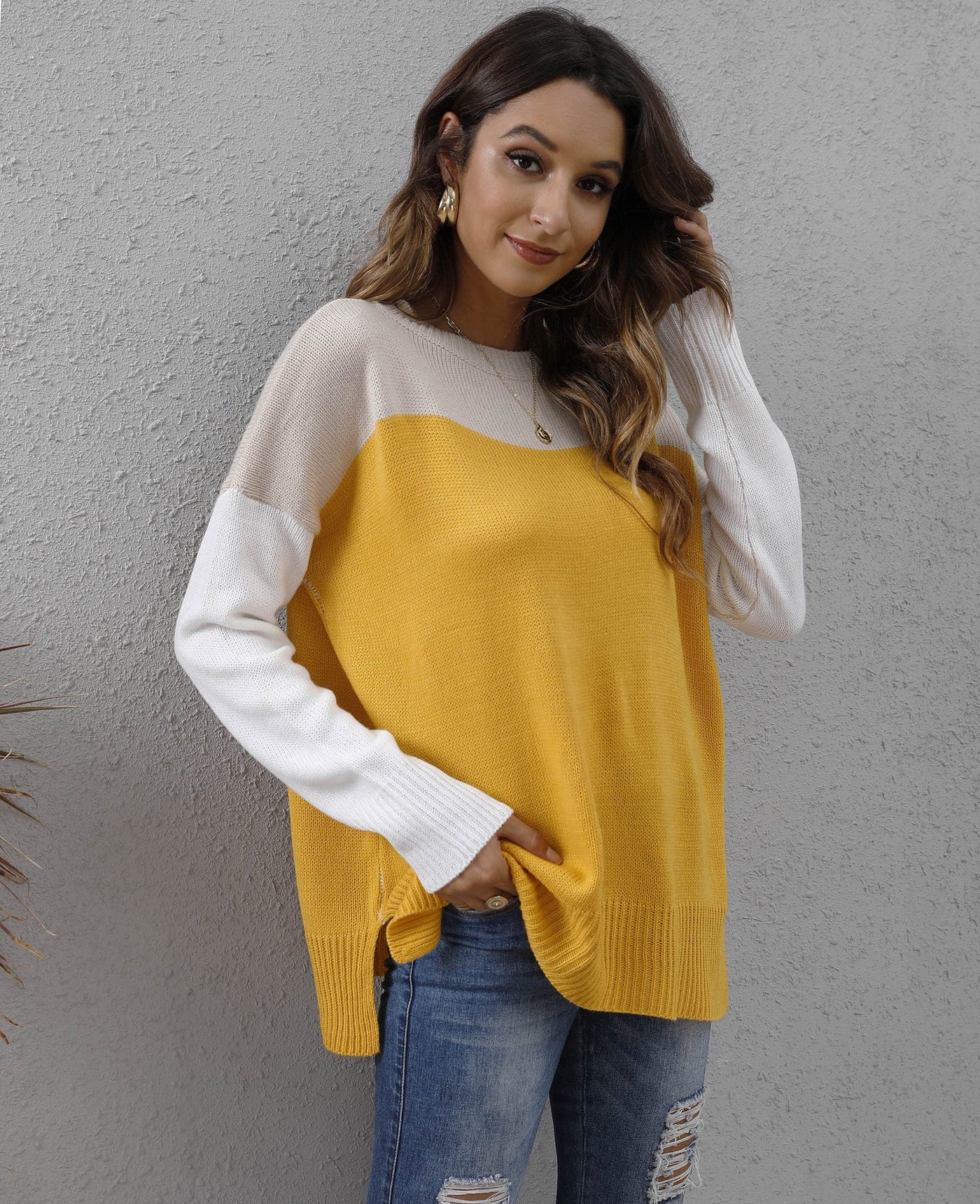 Women's Knit Sweater - Relaxed Fit - Long Sleeve - Round Neck - Colour Block Design