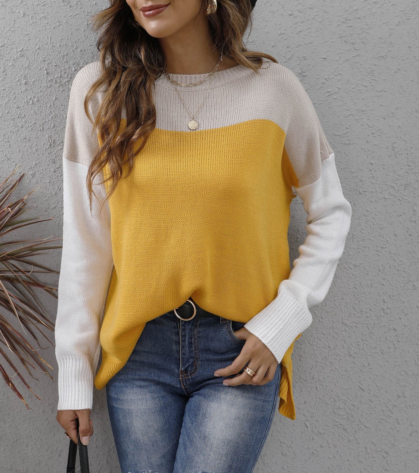 Women's Knit Sweater - Relaxed Fit - Long Sleeve - Round Neck - Colour Block Design