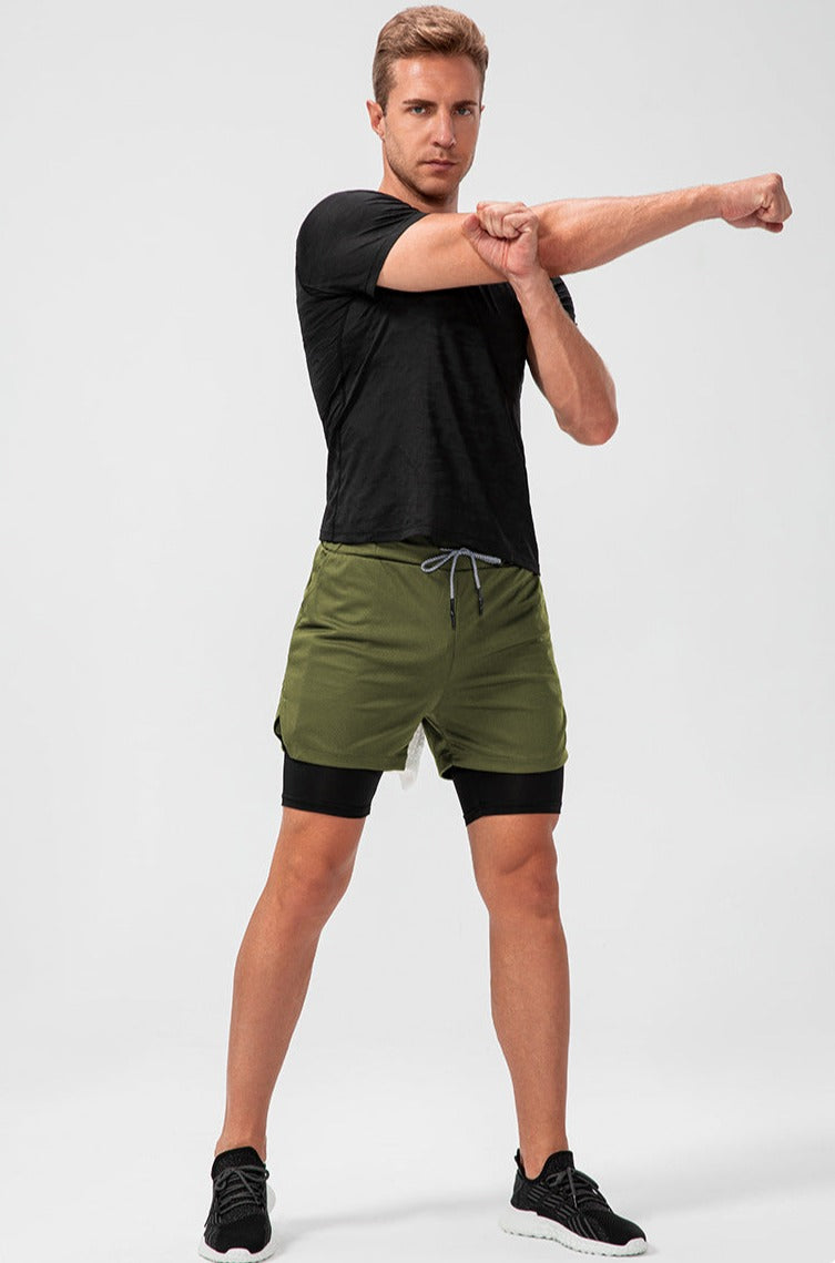 Men's fitness shorts with double layer