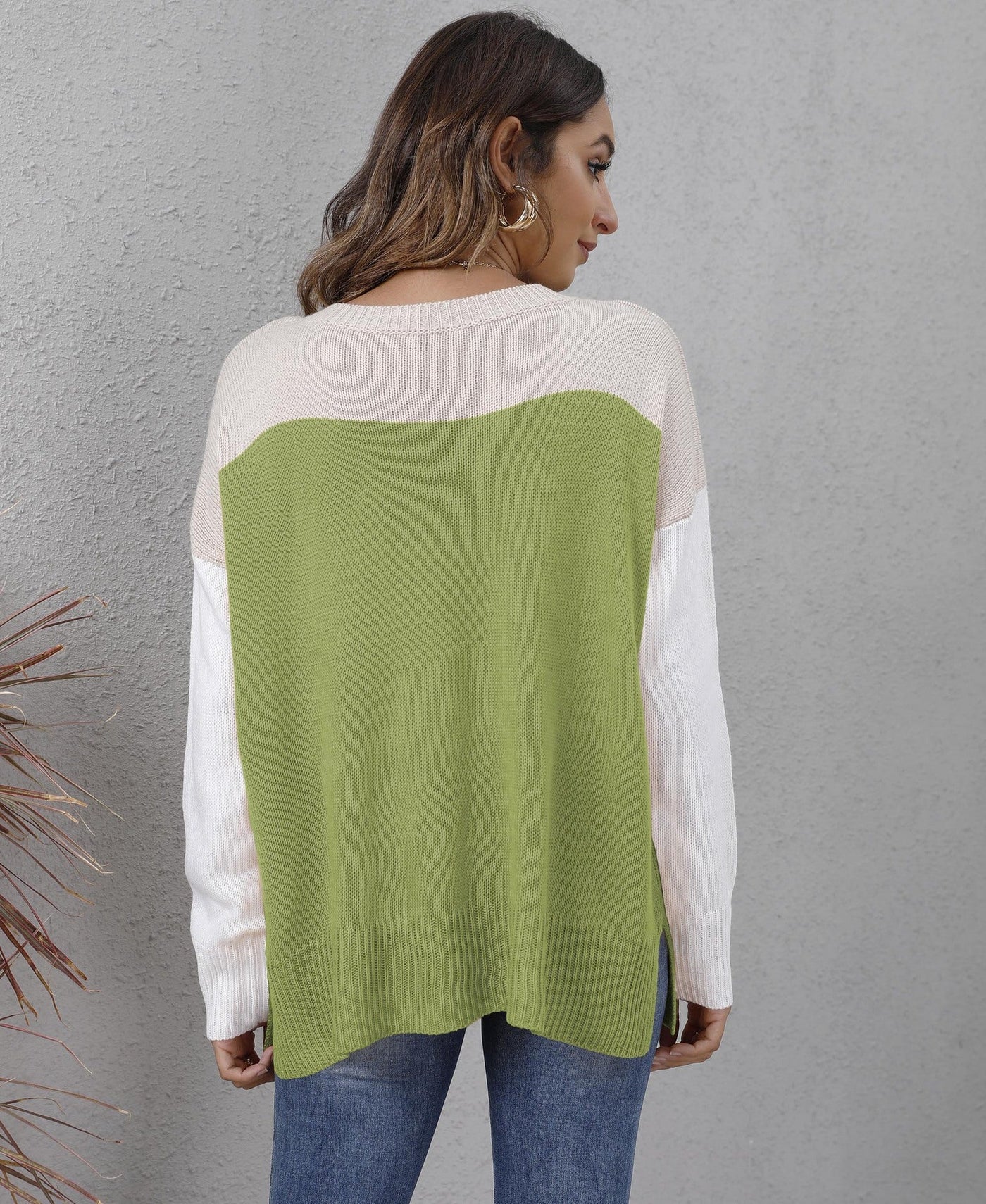 Women's Knit Sweater - Relaxed Fit - Long Sleeve - Round Neck - Colour Block Design