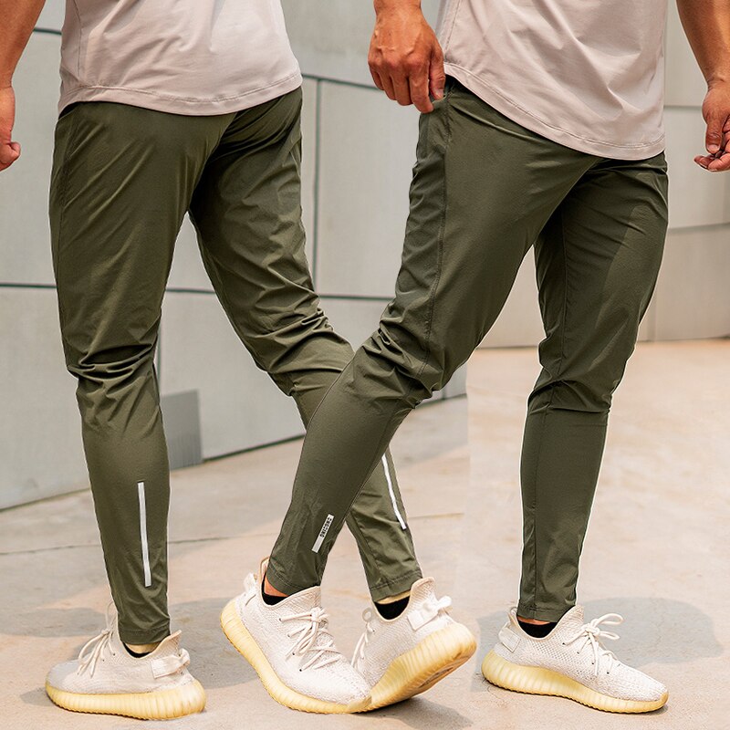 Men’s Jogger Trousers - Tapered Fit - Lightweight Stretch - Elastic Waist - Zipped Pockets