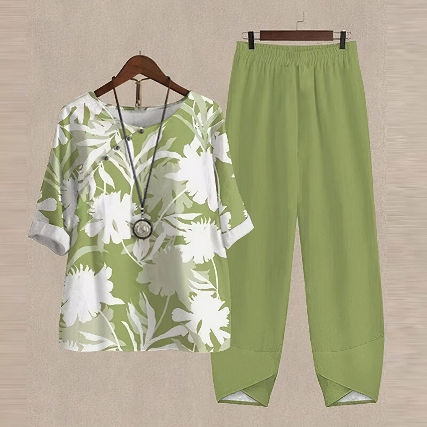 Women’s Two-Piece Set – Relaxed Fit – Breathable Blend – Butterfly Print – Wide-Leg Pants