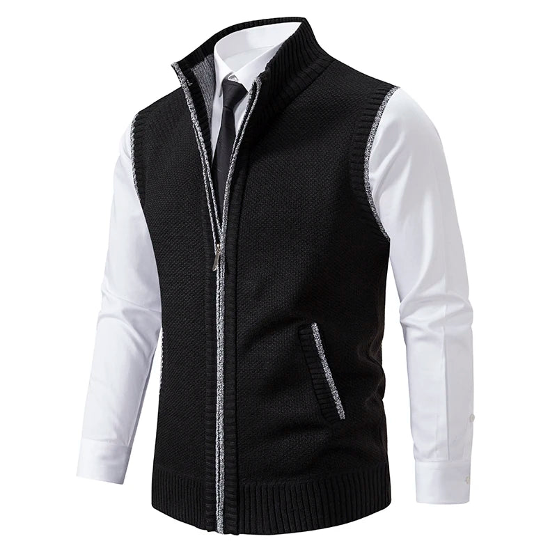 Knitted men's cardigan with side pockets