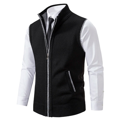 Knitted men's cardigan with side pockets