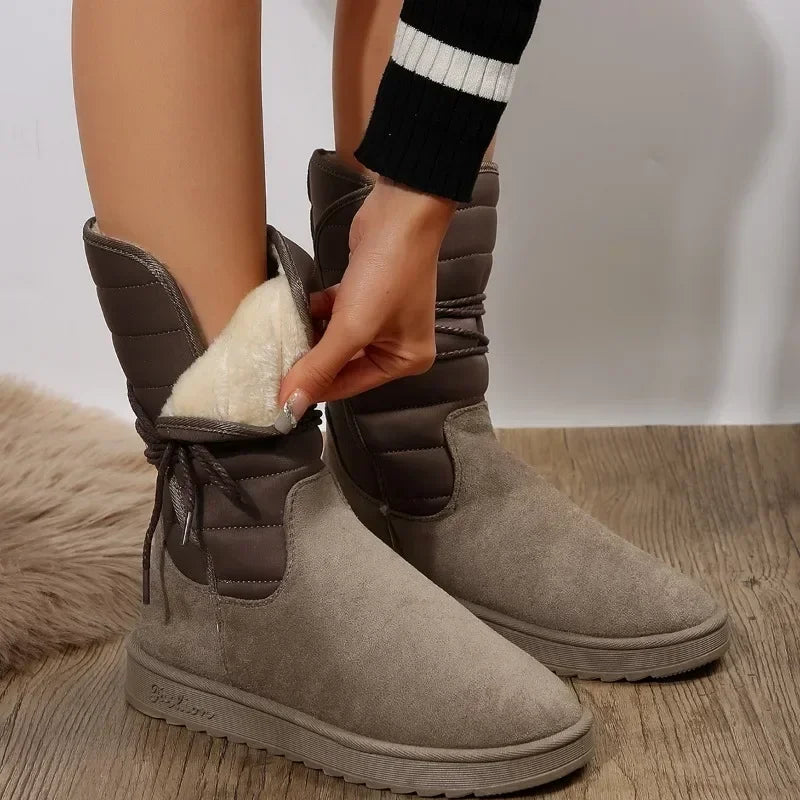 Lace-up women’s boots with fur lining