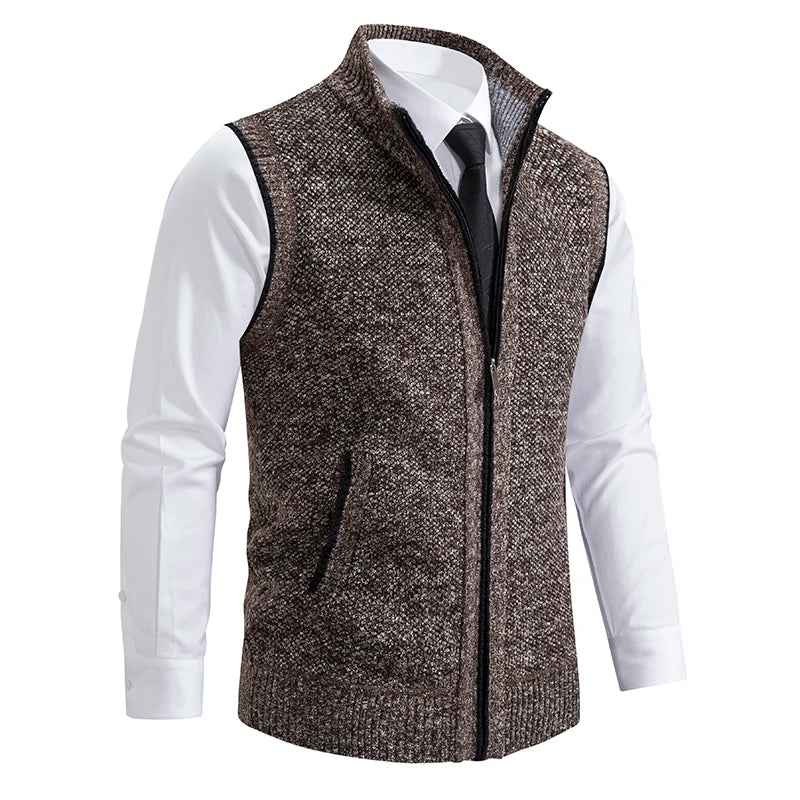 Knitted men's cardigan with side pockets