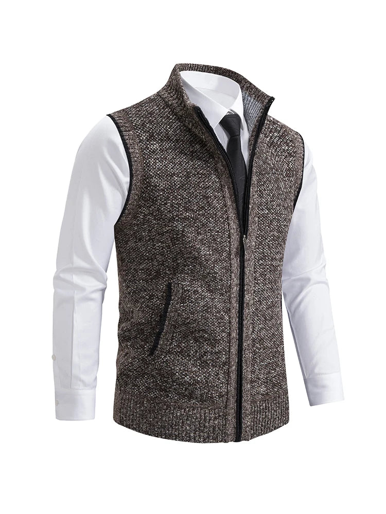 Knitted men's cardigan with side pockets