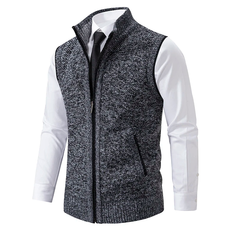 Knitted men's cardigan with side pockets