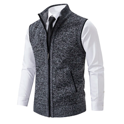 Knitted men's cardigan with side pockets