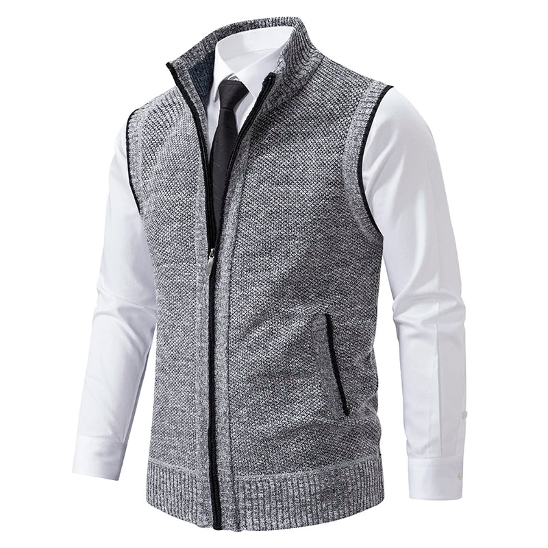 Knitted men's cardigan with side pockets